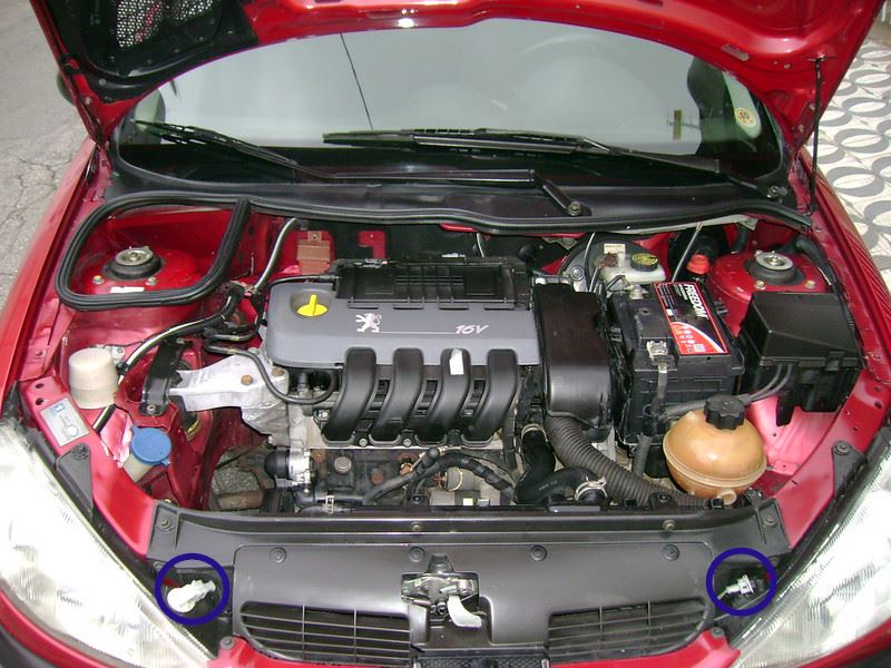 Sous le capot moteur Peugeot 206
