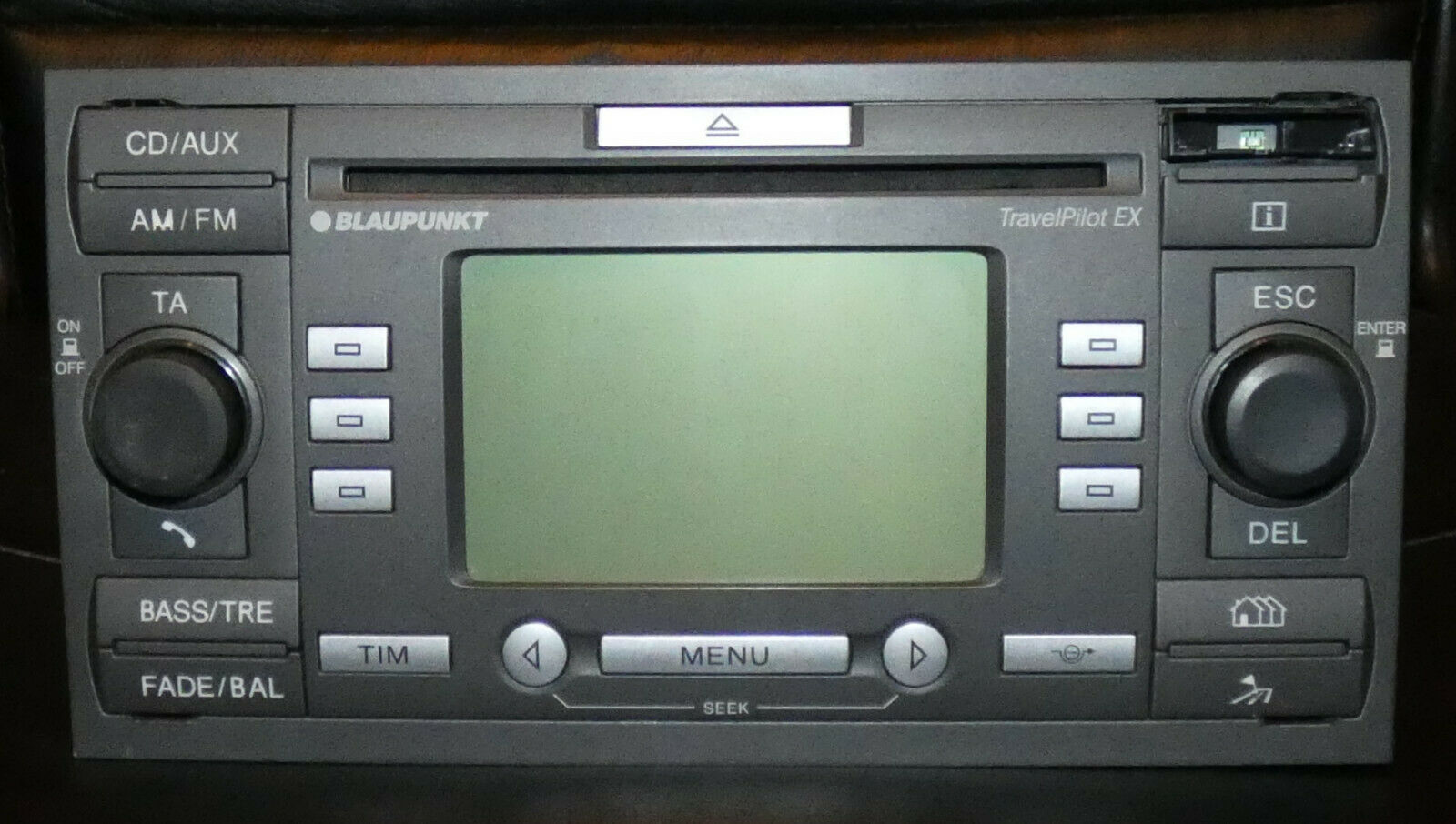 Comment récupérer le code de son autoradio Ford